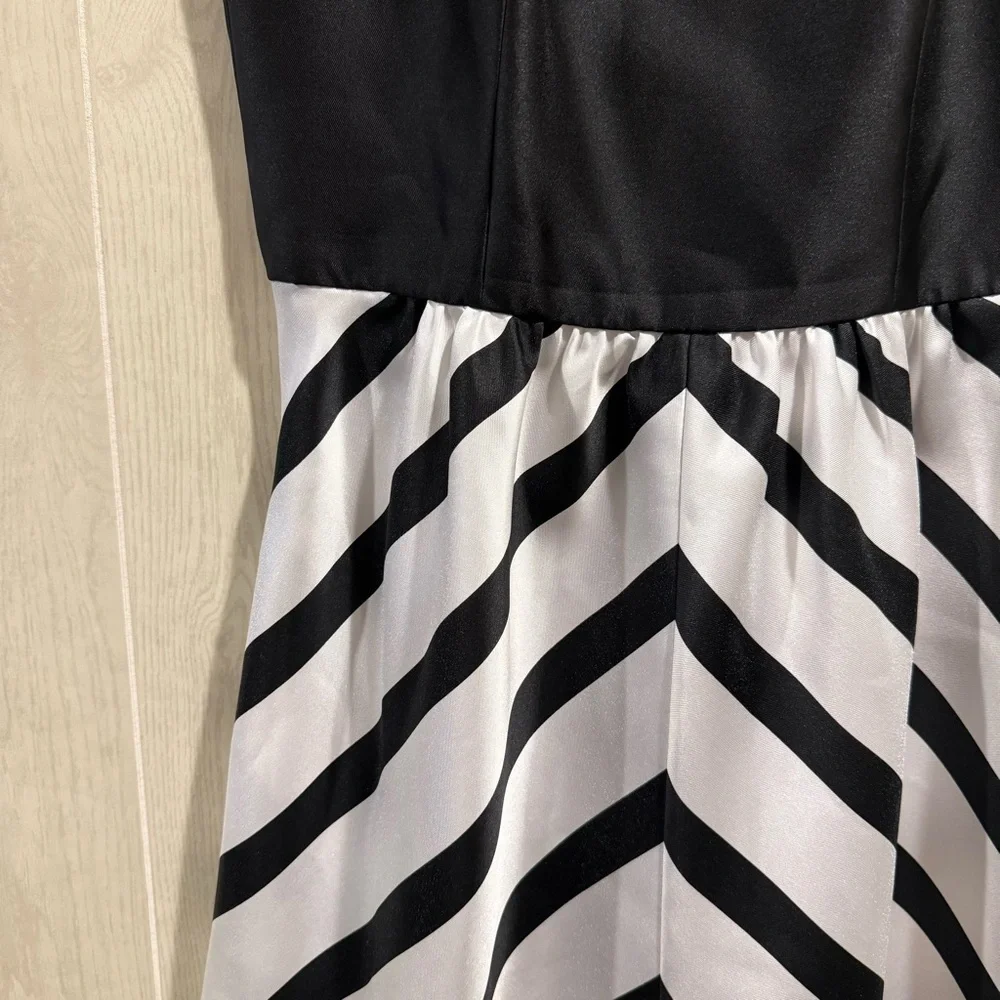 Alfred Sung Ivory & Black Chevron Stripe Gown - Size 12 - Picture 2 of 8